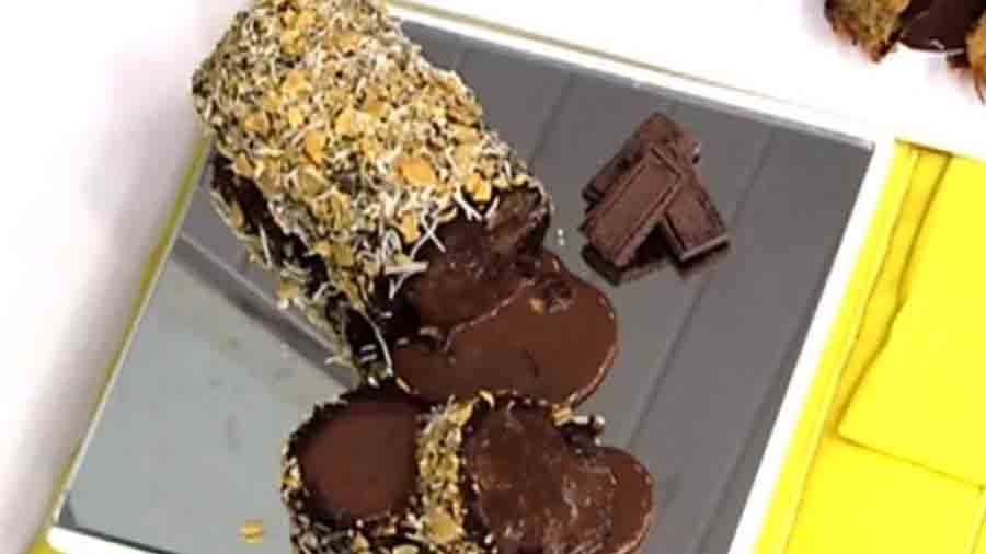 Ana Maria Braga ensina receita para fazer rocambole de sorvete de chocolate. Foto: Reprodução / TV Globo