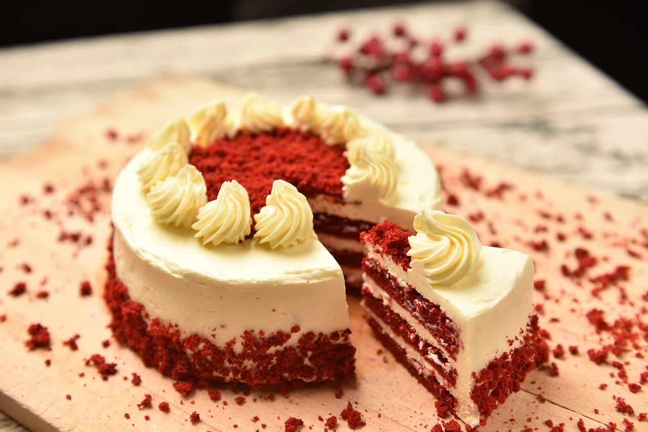 Receita fácil de bolo no pote red velvet com Ninho da Ana Maria Braga. Foto: Pixabay