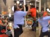 Funcionário e cliente trocam socos em lanchonete dos EUA; veja o vídeo